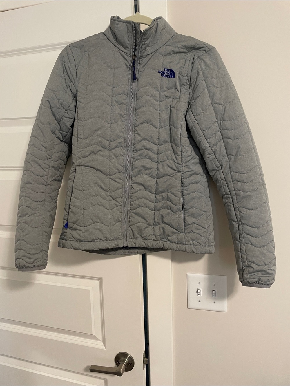 The North Face Women's Light Gray Quilted Insulated Jacket